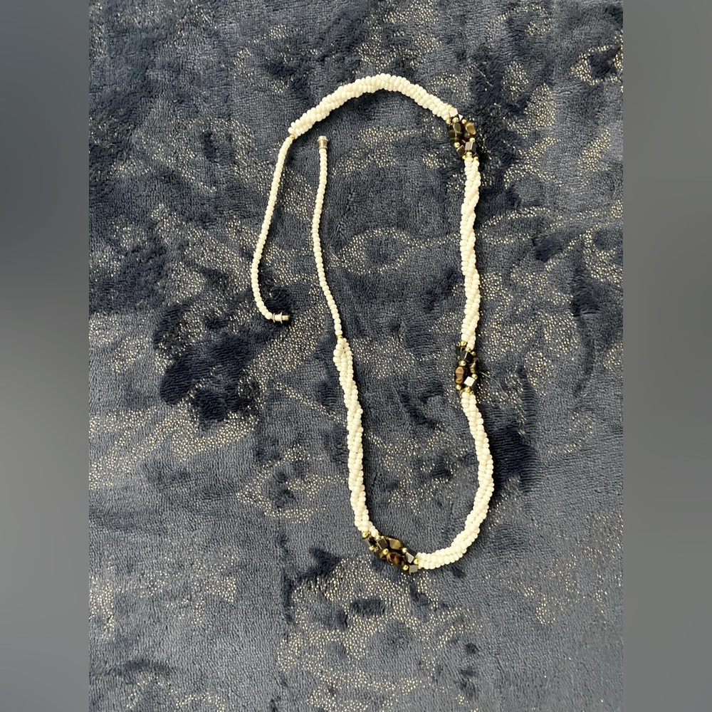Pearl necklace with square tiger size stones super cute